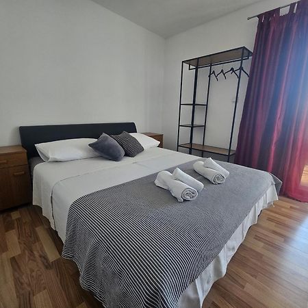 Apartments Andrea Подстрана Экстерьер фото