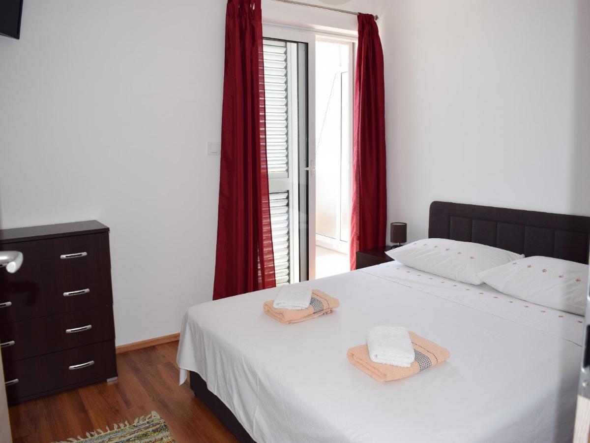 Apartments Andrea Подстрана Экстерьер фото