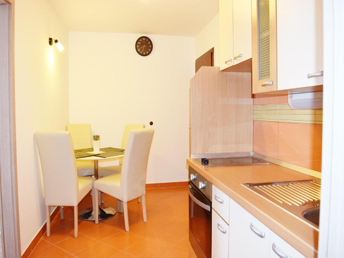 Apartments Andrea Подстрана Экстерьер фото