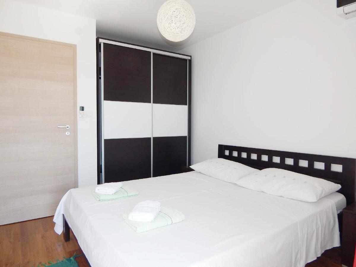 Apartments Andrea Подстрана Экстерьер фото