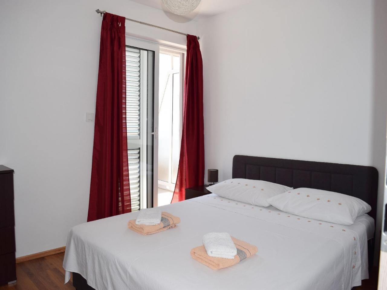 Apartments Andrea Подстрана Экстерьер фото