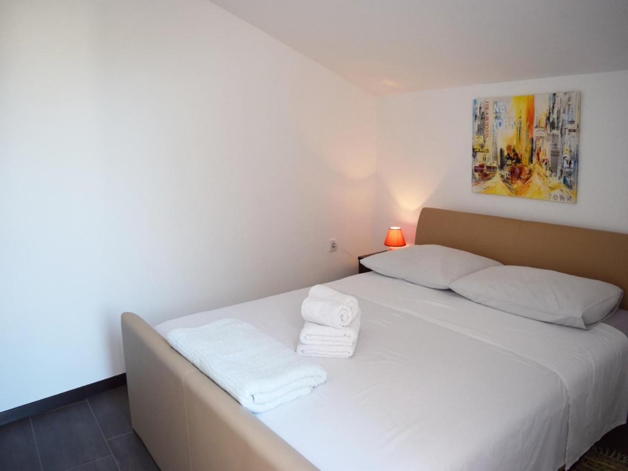Apartments Andrea Подстрана Экстерьер фото