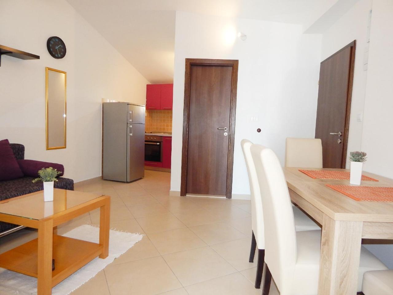 Apartments Andrea Подстрана Экстерьер фото
