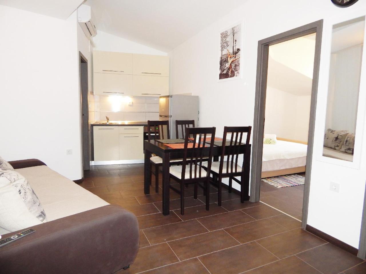 Apartments Andrea Подстрана Экстерьер фото