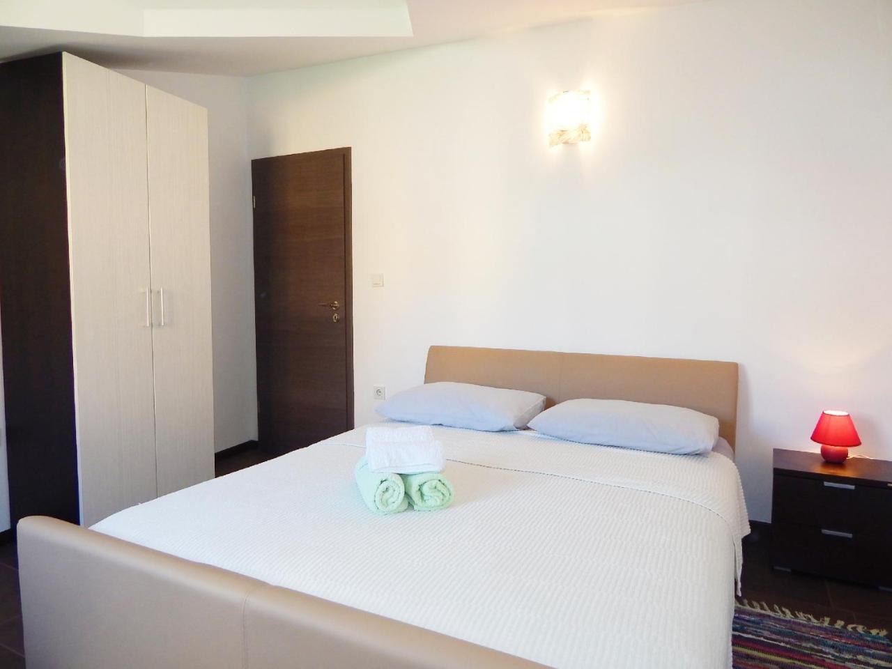 Apartments Andrea Подстрана Экстерьер фото