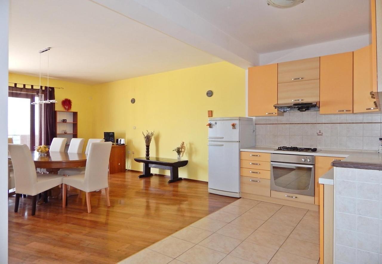 Apartments Andrea Подстрана Экстерьер фото