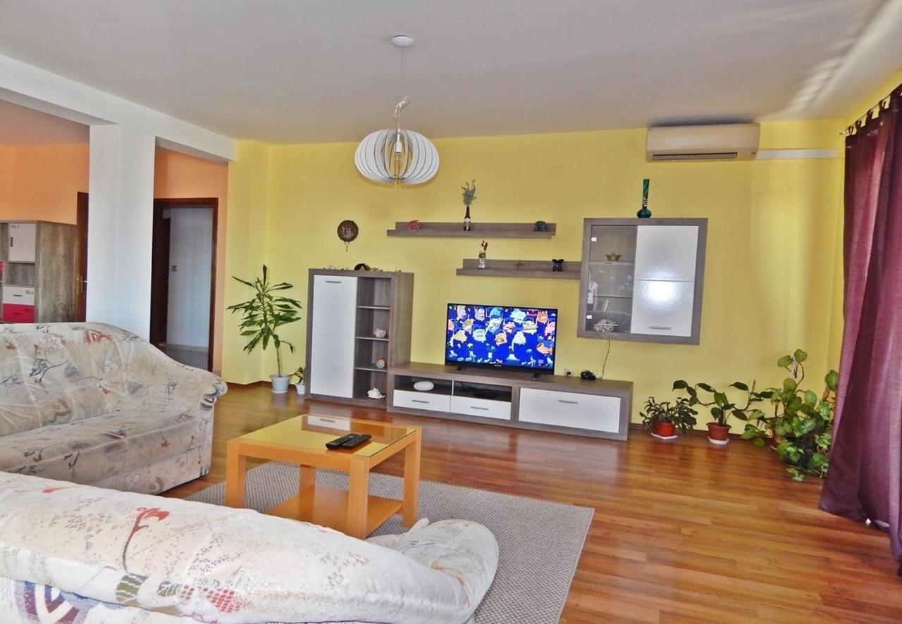 Apartments Andrea Подстрана Экстерьер фото