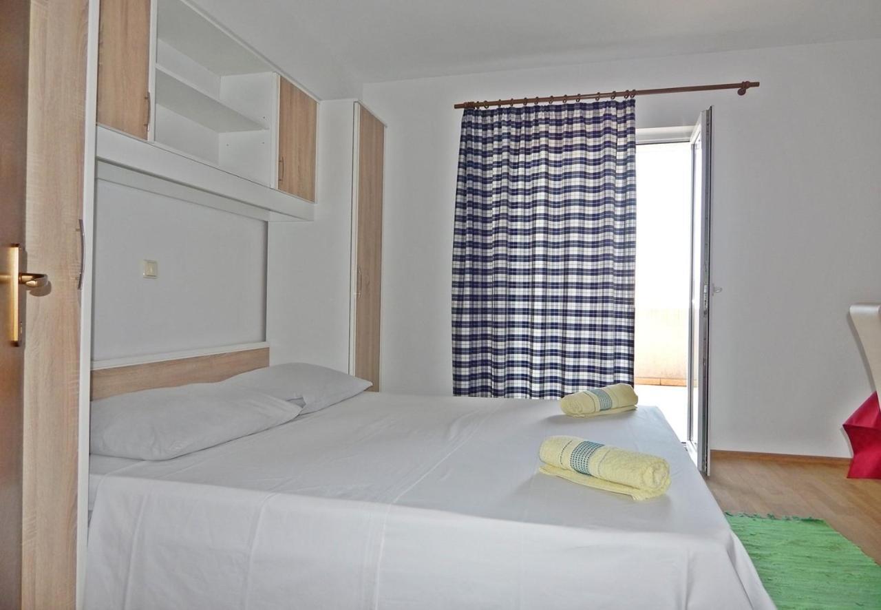 Apartments Andrea Подстрана Экстерьер фото